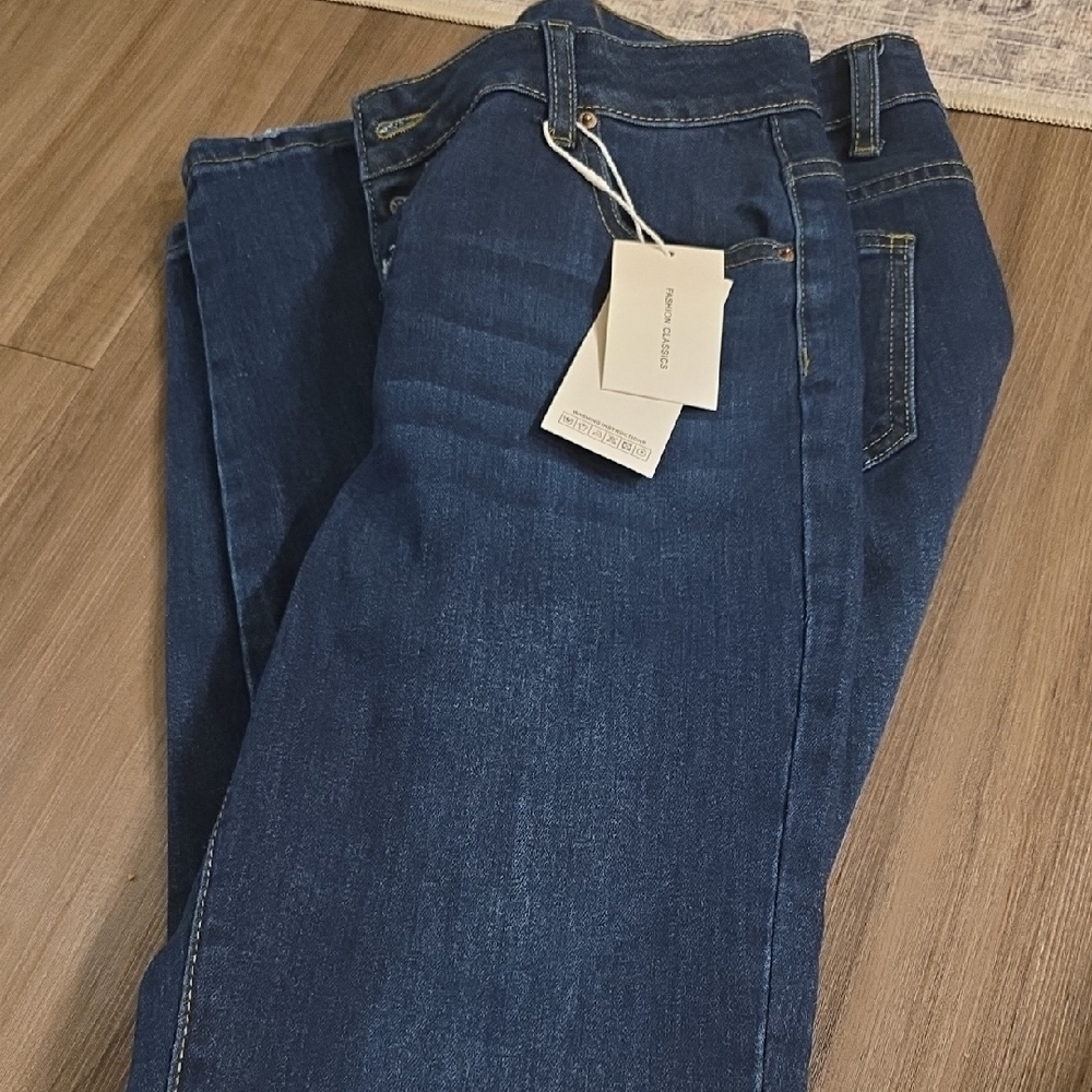 Classic Blue Skinny Jeans with Smooth Finish